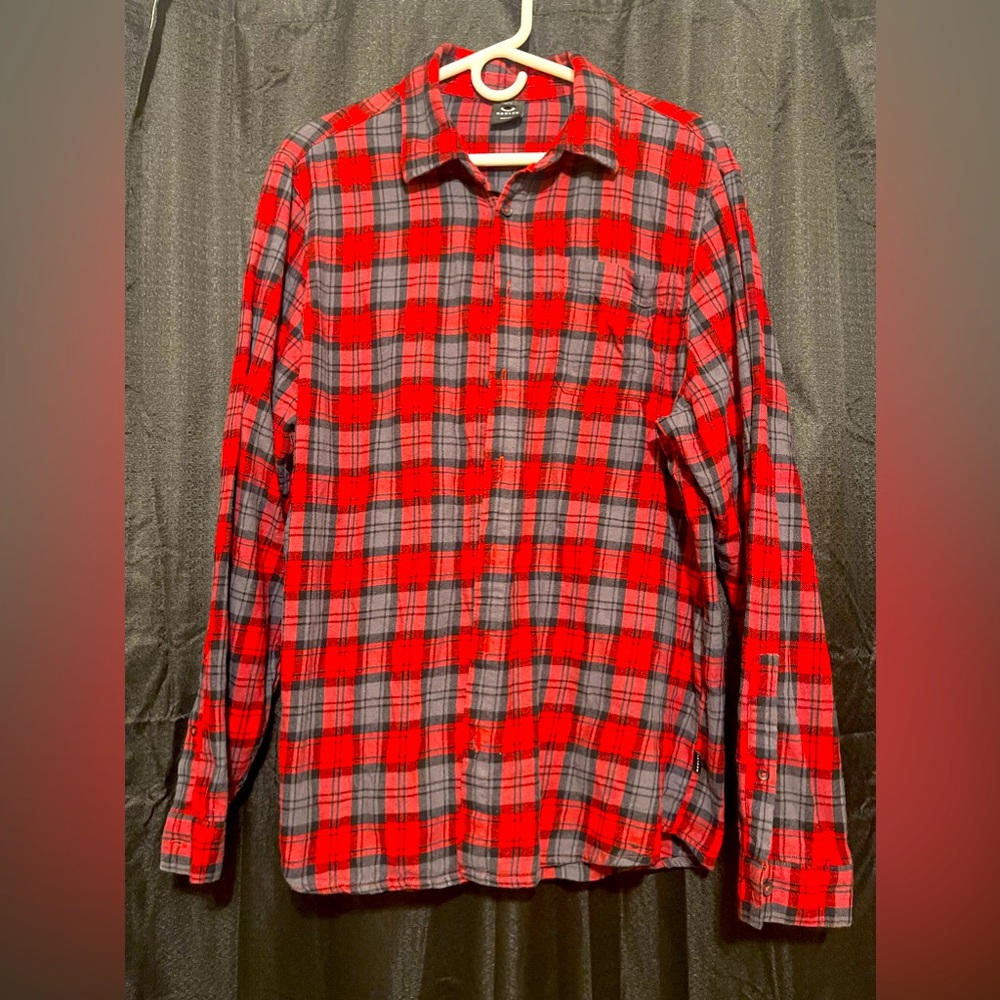 Men’s Oakley Red And Gray Plaid L Button Up Shirt